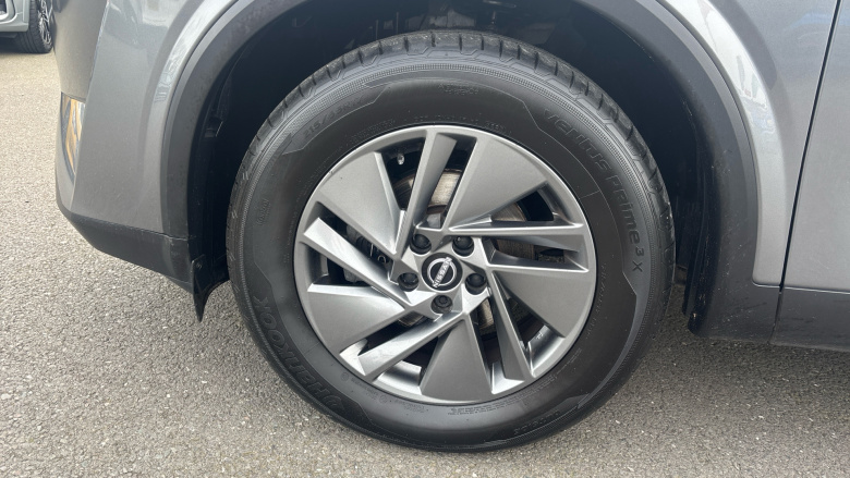 Nissan Qashqai 1.3 DiG-T MH Acenta Premium 5dr Petrol Hatchback